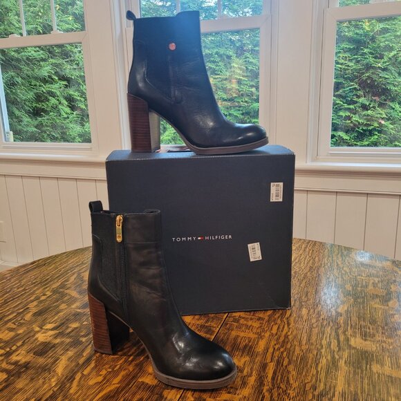 Tommy Hilfiger Britton Women’s Ankle Boots. Leather. Black. Gold tone. Size 7.5. - Picture 2 of 14